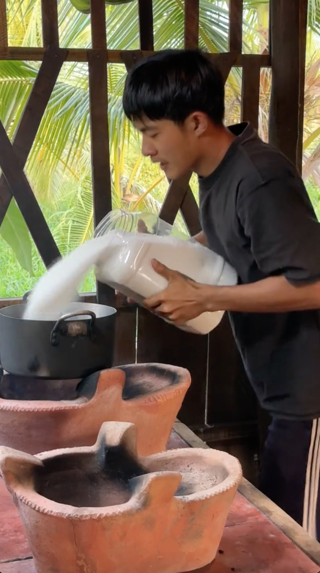 Quá "cuồng" Lê Tuấn Khang, 1 fan bất ngờ phát hiện thói quen "chấn động" của nam TikToker mỗi khi nấu ăn- Ảnh 8. Quá "cuồng" Lê Tuấn Khang, 1 fan bất ngờ phát hiện thói quen "chấn động" của nam TikToker mỗi khi nấu ăn- Ảnh 8.