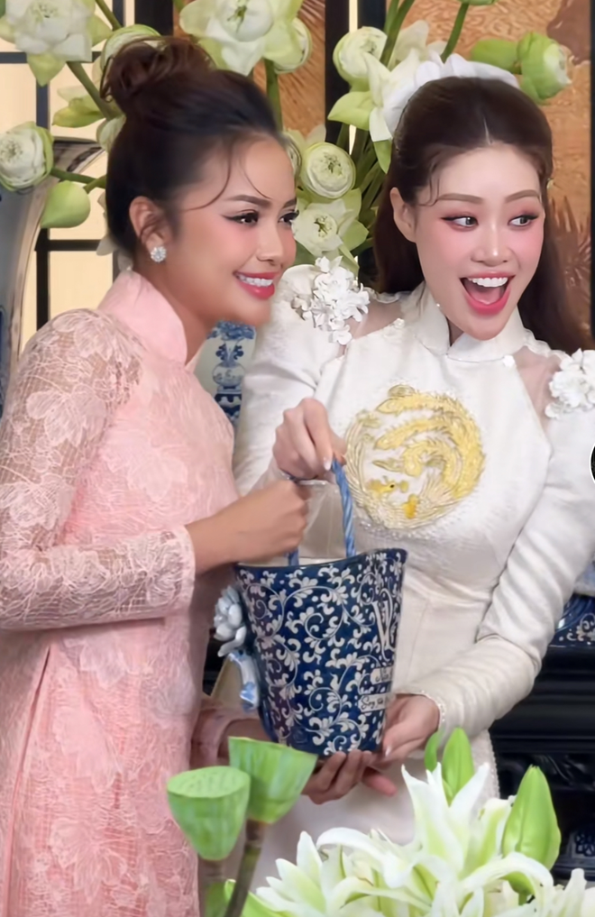 Hé lộ sính lễ của Khánh Vân: 10 tráp quả có chi tiết "độc nhất vô nhị", nhà gái trao của hồi môn khủng- Ảnh 8.