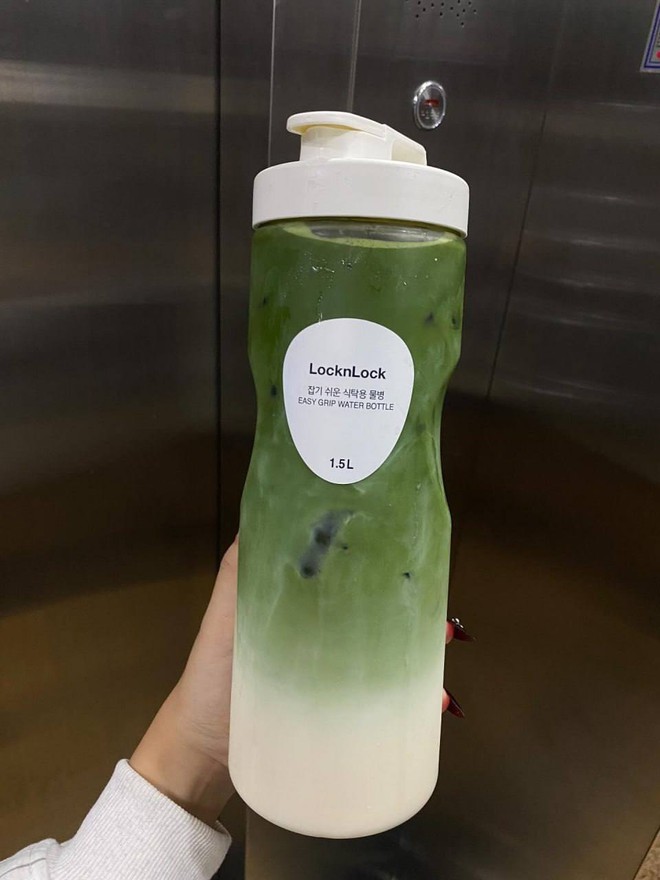 Matcha Latte 1 lít 3: "Hot trend" mới của giới trẻ Việt gây tranh cãi vì tiềm ẩn hệ lụy khó lường- Ảnh 2.