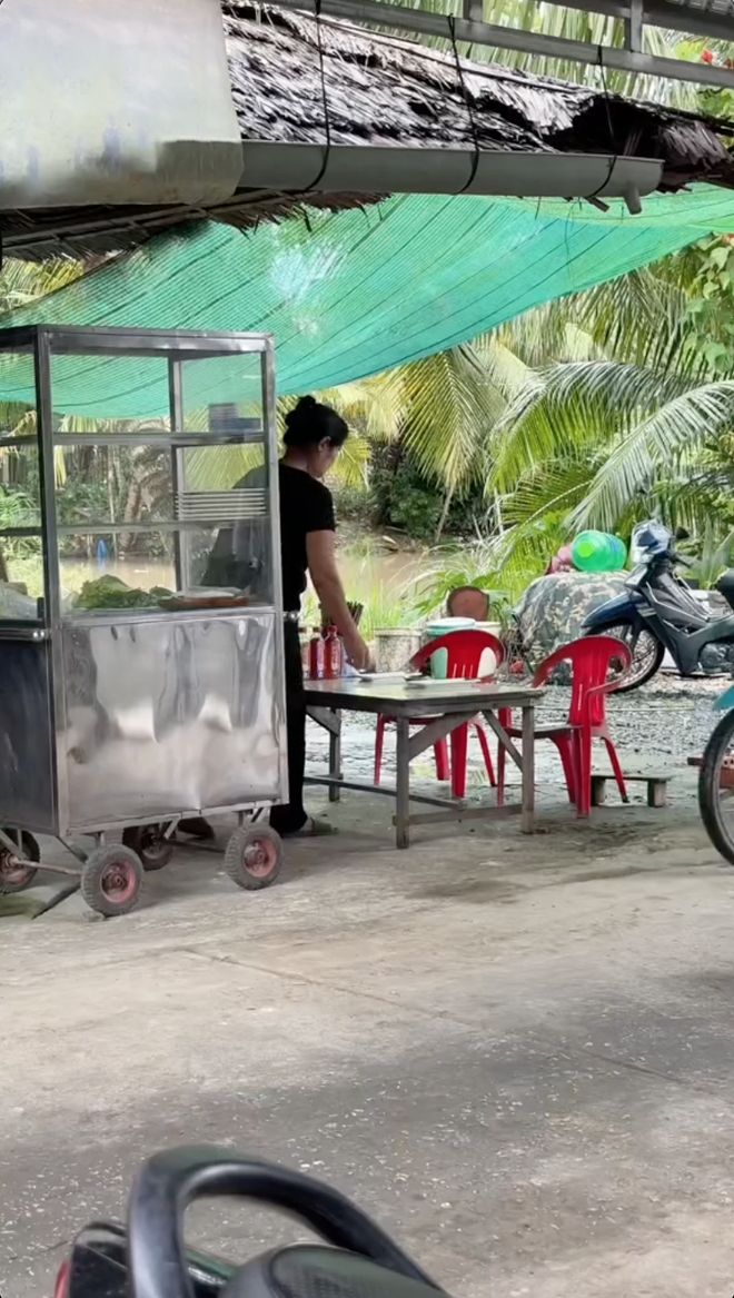 Tiết lộ từ hàng xóm Lê Tuấn Khang: "Bên cồn" là ở đâu mà đi xe ôm tận 200k?- Ảnh 4. Tiết lộ từ hàng xóm Lê Tuấn Khang: "Bên cồn" là ở đâu mà đi xe ôm tận 200k?- Ảnh 4.