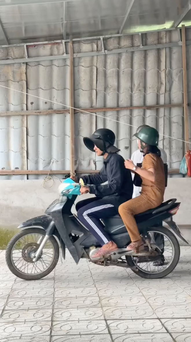 Tiết lộ từ hàng xóm Lê Tuấn Khang: "Bên cồn" là ở đâu mà đi xe ôm tận 200k?- Ảnh 7. Tiết lộ từ hàng xóm Lê Tuấn Khang: "Bên cồn" là ở đâu mà đi xe ôm tận 200k?- Ảnh 7.