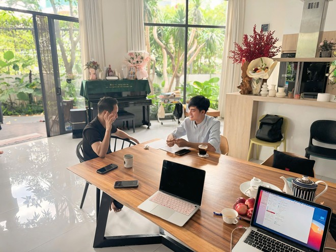 Bức ảnh hot hôm nay: Lê Tuấn Khang ngồi cạnh Lý Hải ở 1 nơi không ngờ- Ảnh 5. Bức ảnh hot hôm nay: Lê Tuấn Khang ngồi cạnh Lý Hải ở 1 nơi không ngờ- Ảnh 5.