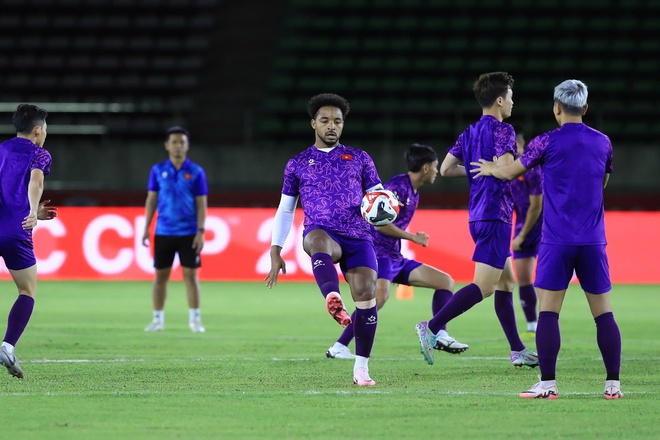 Tóm dính ông Park Hang-seo và bà xã sang Lào cổ vũ ĐT Việt Nam đá AFF Cup, không còn là HLV vẫn trọng tình- Ảnh 8.