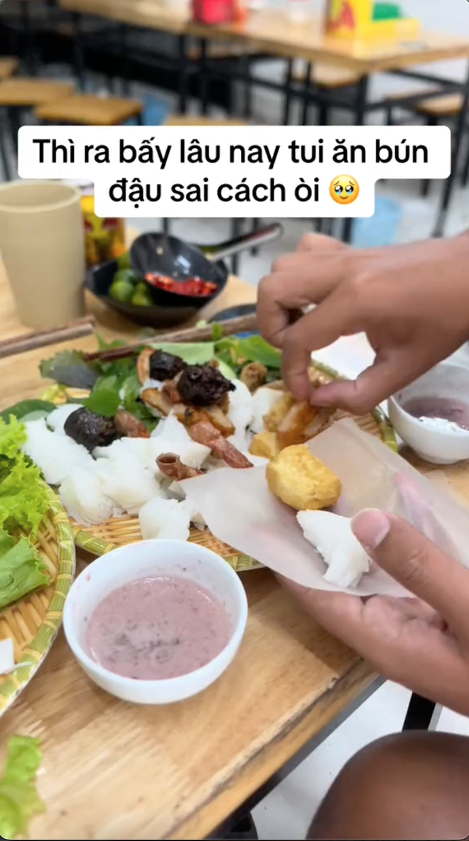 MXH tranh cãi về cách ăn bún đậu đúng, nhiều người hoang mang: "Hoá ra trước giờ mình ăn sai cách ư"?- Ảnh 1. MXH tranh cãi về cách ăn bún đậu đúng, nhiều người hoang mang: "Hoá ra trước giờ mình ăn sai cách ư"?- Ảnh 1.