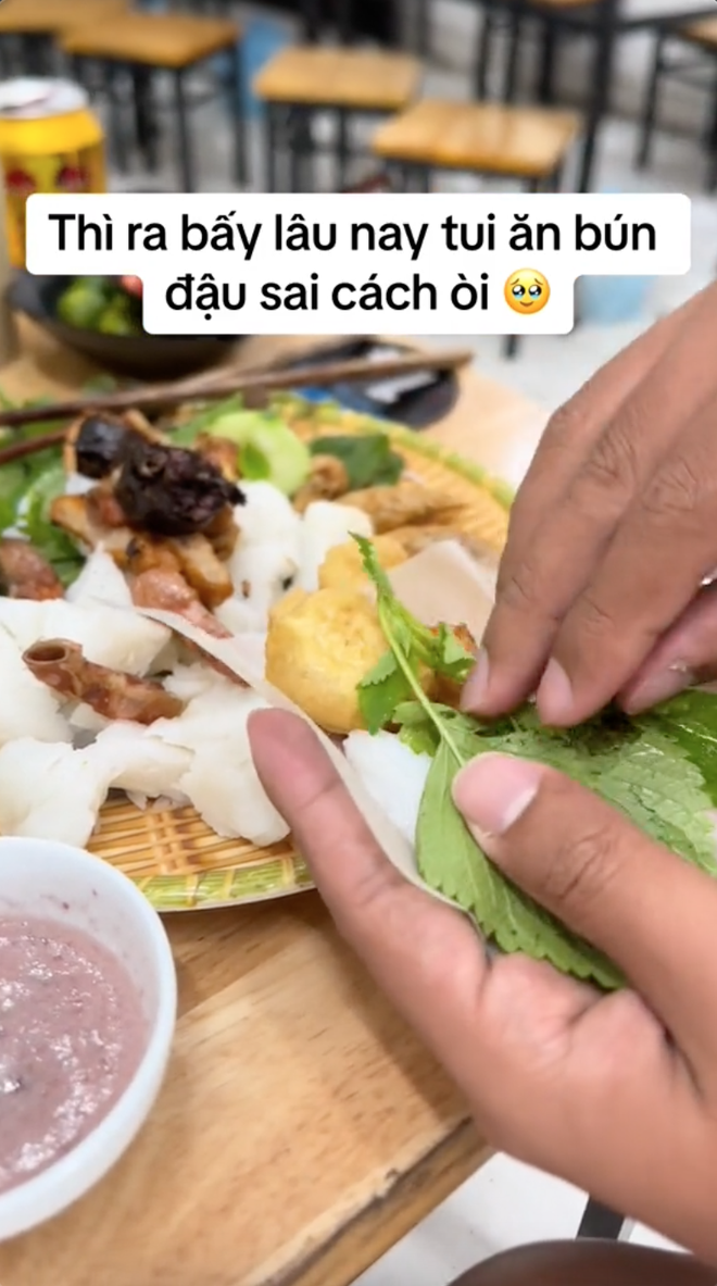 MXH tranh cãi về cách ăn bún đậu đúng, nhiều người hoang mang: "Hoá ra trước giờ mình ăn sai cách ư"?- Ảnh 2. MXH tranh cãi về cách ăn bún đậu đúng, nhiều người hoang mang: "Hoá ra trước giờ mình ăn sai cách ư"?- Ảnh 2.