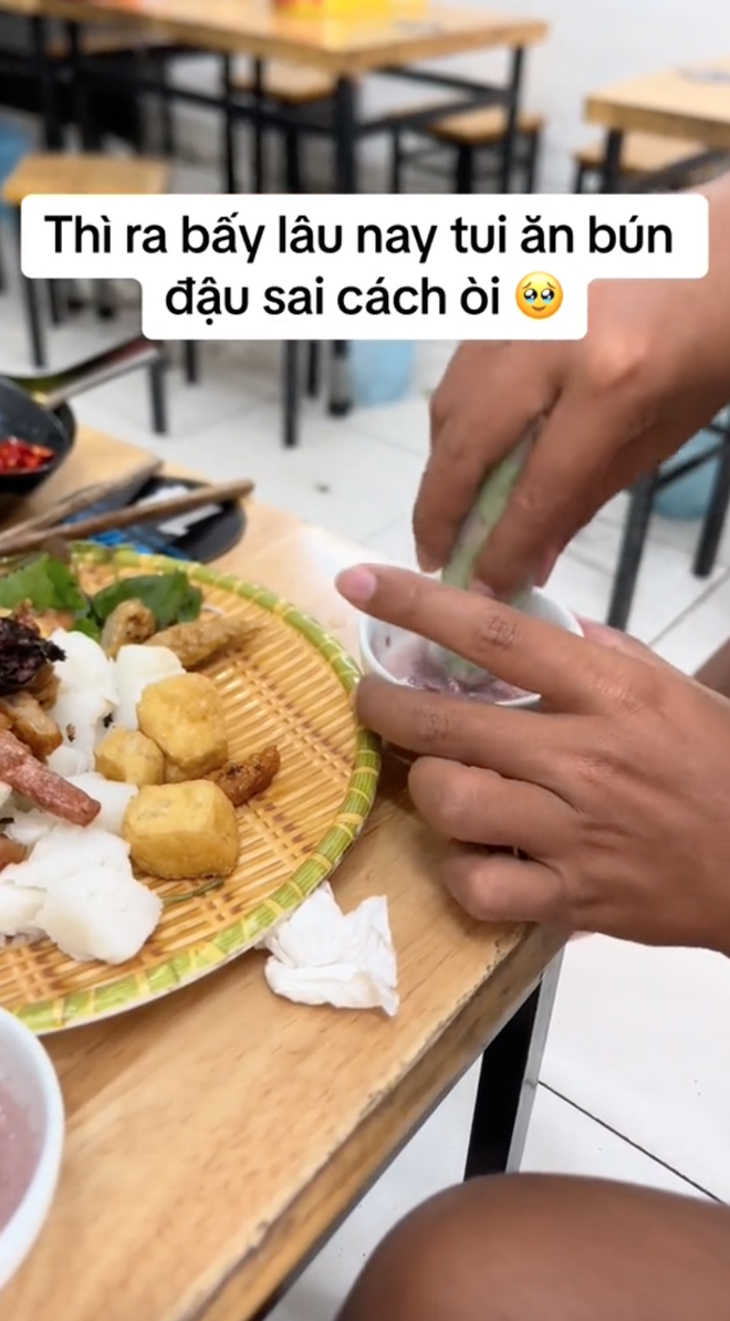 MXH tranh cãi về cách ăn bún đậu đúng, nhiều người hoang mang: "Hoá ra trước giờ mình ăn sai cách ư"?- Ảnh 3. MXH tranh cãi về cách ăn bún đậu đúng, nhiều người hoang mang: "Hoá ra trước giờ mình ăn sai cách ư"?- Ảnh 3.