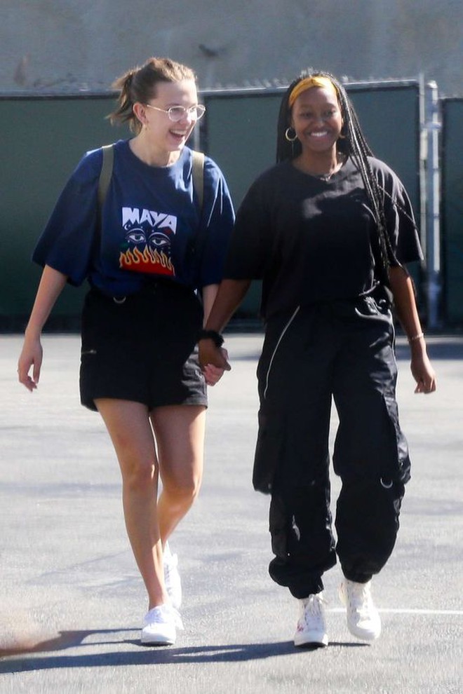 Thời trang của 2 thiếu nữ nhà Tom Cruise và Brad Pitt: Mỗi nàng 1 vẻ nhưng cùng ưu ái các item cơ bản này- Ảnh 11. Thời trang của 2 thiếu nữ nhà Tom Cruise và Brad Pitt: Mỗi nàng 1 vẻ nhưng cùng ưu ái các item cơ bản này- Ảnh 11.