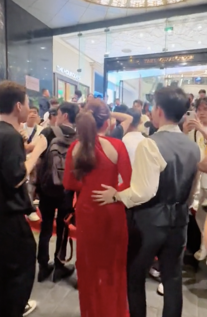 Thực hư chuyện Tun Phạm và Emma Nhất Khanh bỏ về ở show Đỗ Long, đàng trai có thái độ lạ về tin hẹn hò- Ảnh 1.