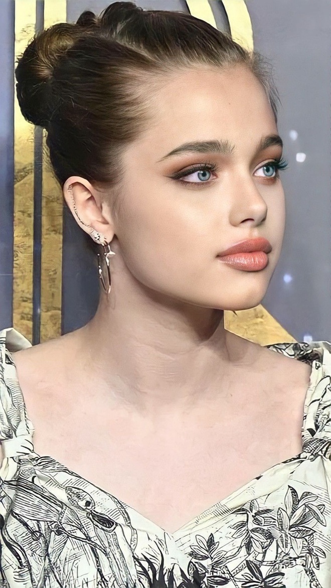 Thời trang của 2 thiếu nữ nhà Tom Cruise và Brad Pitt: Mỗi nàng 1 vẻ nhưng cùng ưu ái các item cơ bản này- Ảnh 1. Thời trang của 2 thiếu nữ nhà Tom Cruise và Brad Pitt: Mỗi nàng 1 vẻ nhưng cùng ưu ái các item cơ bản này- Ảnh 1.