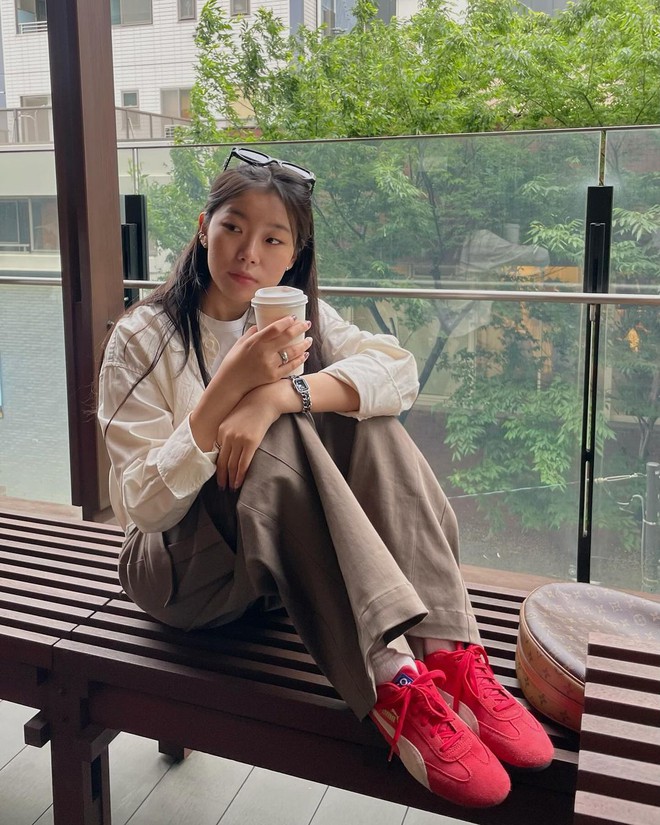 Vừa lộ ảnh có job quảng cáo mới, Rosé đã khiến đôi giày này gây bão mạng xã hội- Ảnh 15. Vừa lộ ảnh có job quảng cáo mới, Rosé đã khiến đôi giày này gây bão mạng xã hội- Ảnh 15.