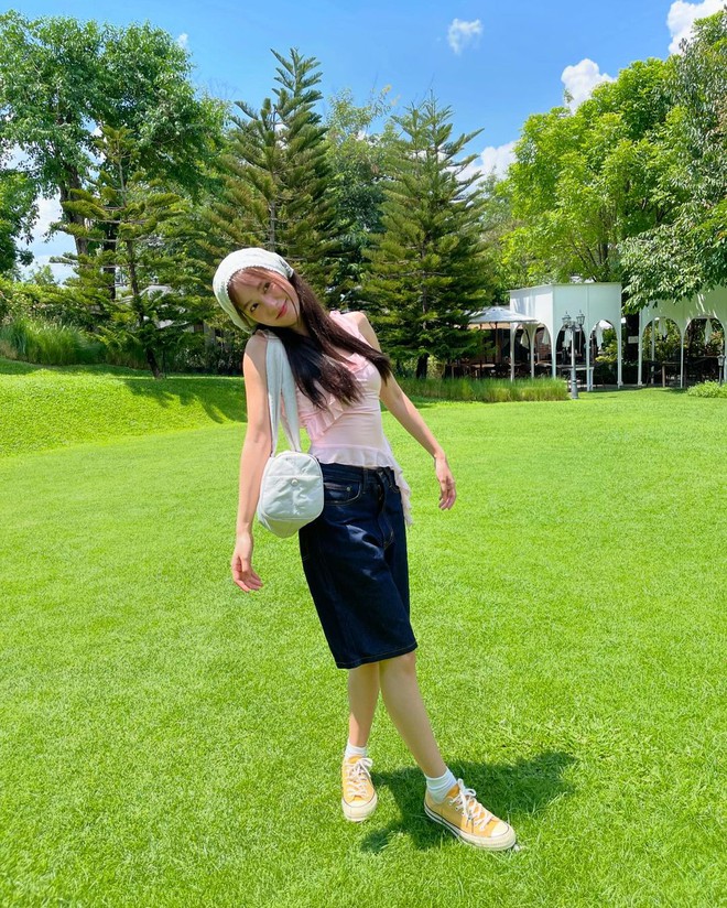 Lạc vào Instagram của "bạn gái" Sơn Tùng: Nàng chỉ cao 1m54 nhưng ăn mặc đẹp đỉnh, bảo sao được 4,7 triệu người follow- Ảnh 3.