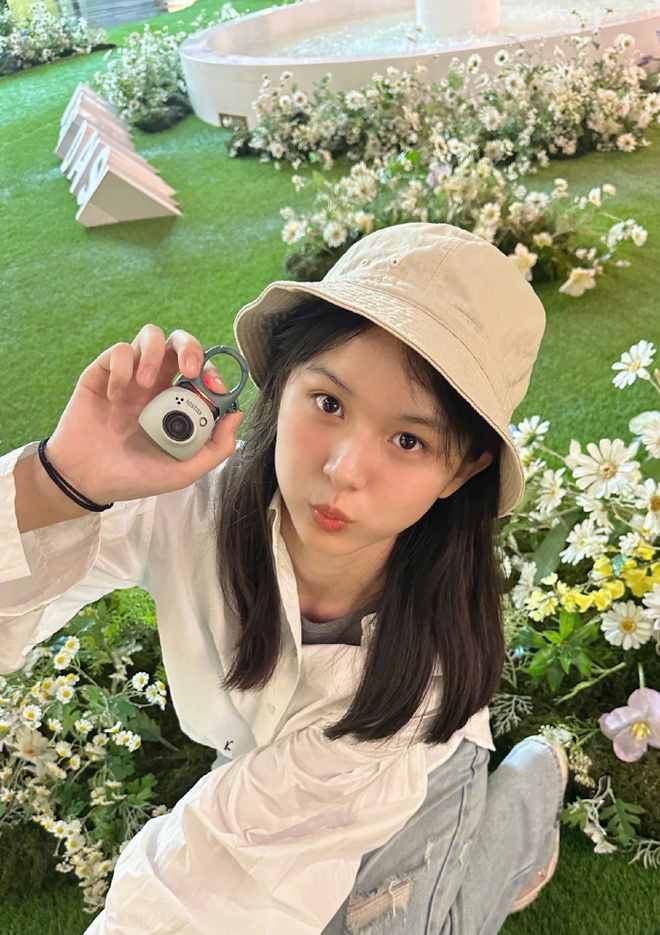 Tuổi 15 của "Nữ thần trẻ tuổi nhất lịch sử Cbiz": Cao hơn 1m60, hứa hẹn là mỹ nhân mới của làng phim Hoa ngữ- Ảnh 12.