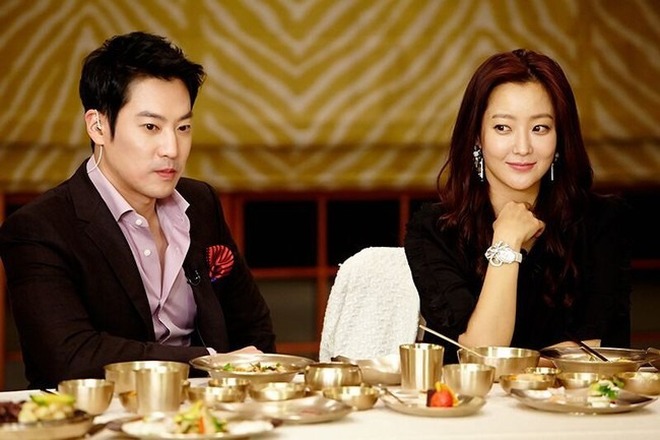 Kim Hee Sun bị bạn thân "bóc" chuyện yêu đương- Ảnh 2.