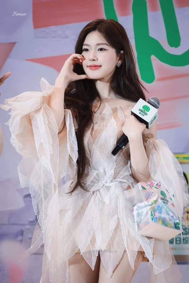 Triệu Lộ Tư đi sự kiện mà tưởng đi diễn cho Victoria's Secret, sự thật về lớp makeup gây bất ngờ- Ảnh 4.