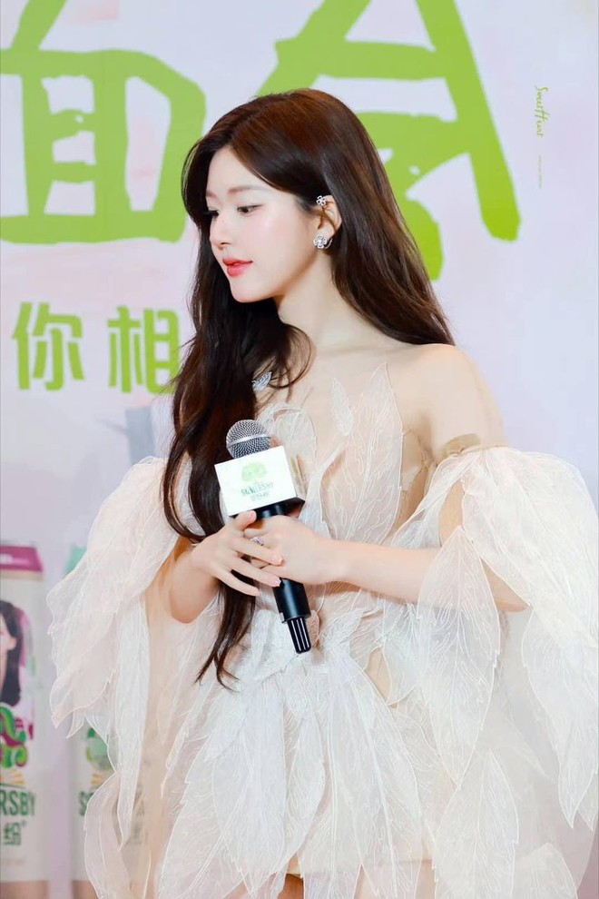 Triệu Lộ Tư đi sự kiện mà tưởng đi diễn cho Victoria's Secret, sự thật về lớp makeup gây bất ngờ- Ảnh 8.