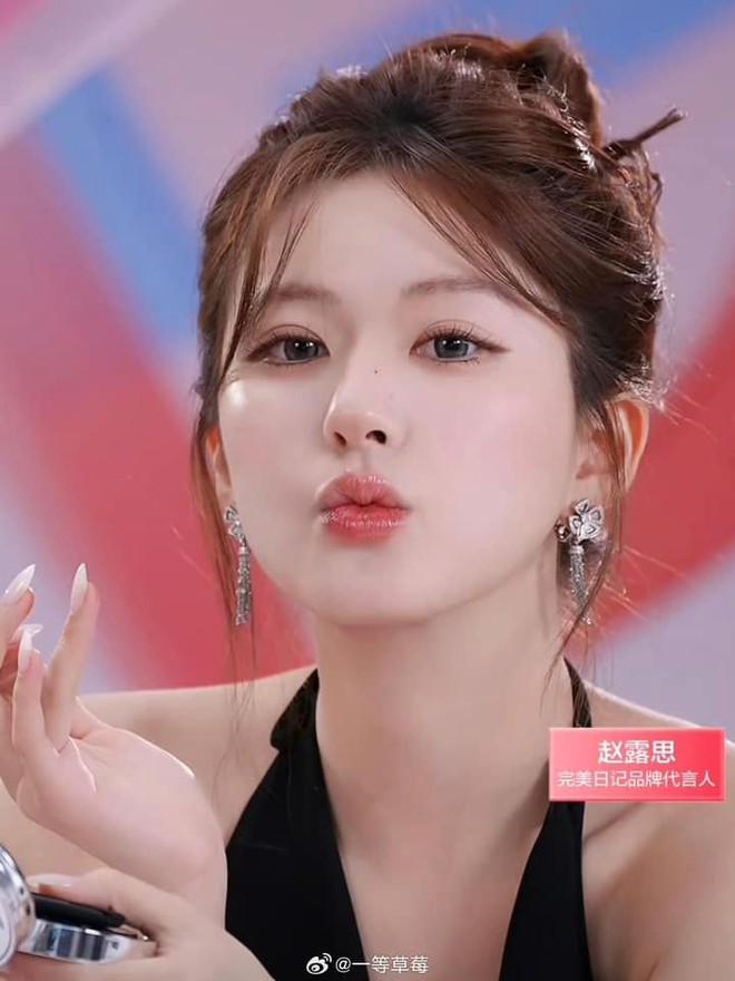 Triệu Lộ Tư đi sự kiện mà tưởng đi diễn cho Victoria's Secret, sự thật về lớp makeup gây bất ngờ- Ảnh 11.