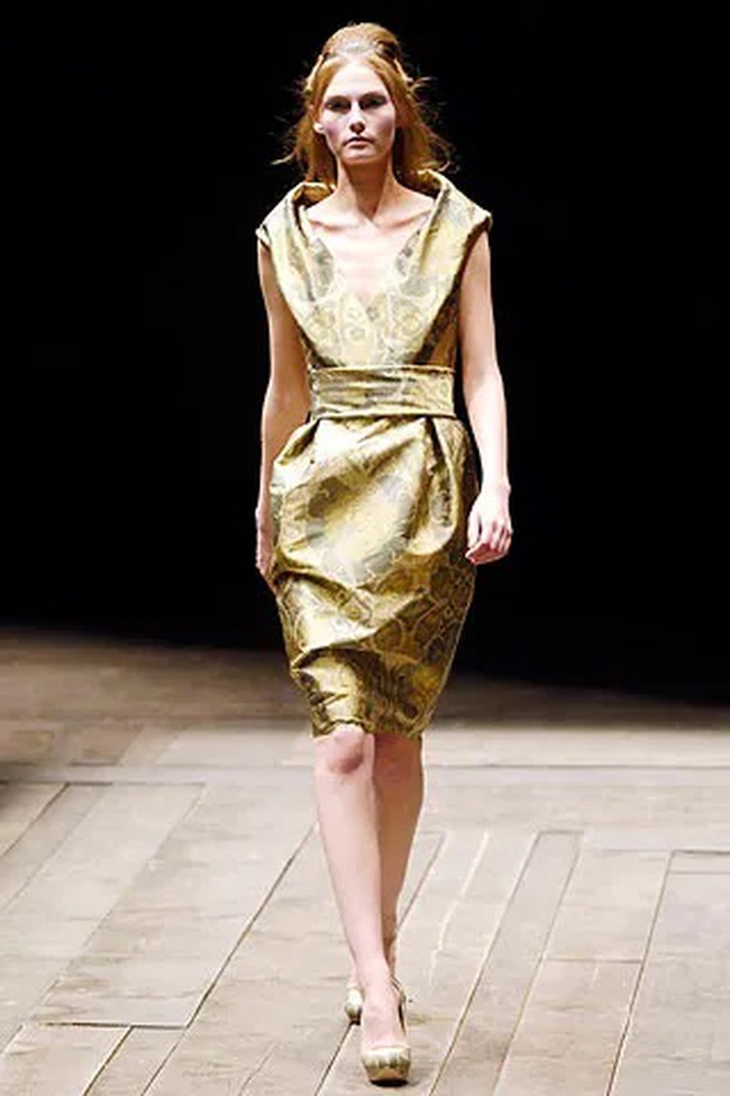 Amy Winhouse từng đốt chiếc váy giá hơn 380 triệu của Alexander McQueen trên lò than vì lý do này- Ảnh 9.