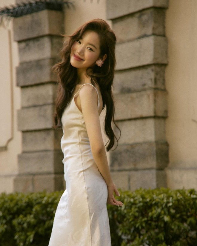 Mê mẩn "style bạn gái" của Meichan: Diện đồ bình dân mà siêu xinh siêu cuốn, có item giá chưa đến 100 "cành"- Ảnh 19. Mê mẩn "style bạn gái" của Meichan: Diện đồ bình dân mà siêu xinh siêu cuốn, có item giá chưa đến 100 "cành"- Ảnh 19.
