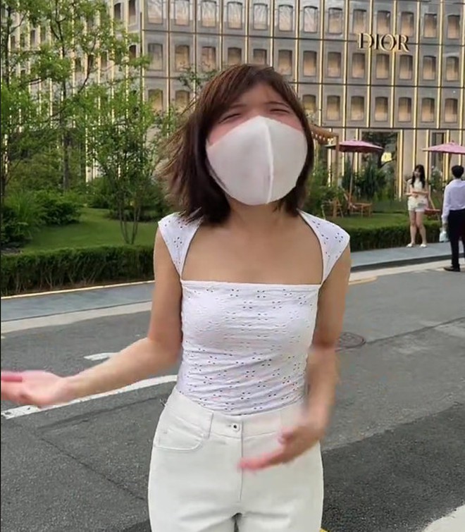 Mê mẩn "style bạn gái" của Meichan: Diện đồ bình dân mà siêu xinh siêu cuốn, có item giá chưa đến 100 "cành"- Ảnh 16. Mê mẩn "style bạn gái" của Meichan: Diện đồ bình dân mà siêu xinh siêu cuốn, có item giá chưa đến 100 "cành"- Ảnh 16.