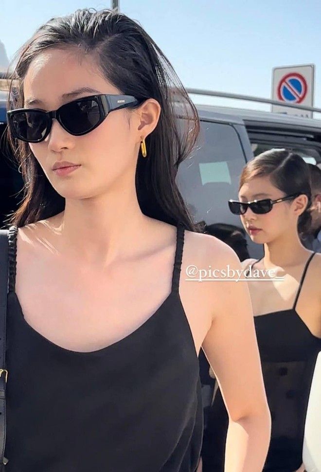 Đôi bạn thân gây bão tại show Jacquemus với cái chạm tay 3 giây, diễn xong là bật mood slay điên đảo- Ảnh 6.