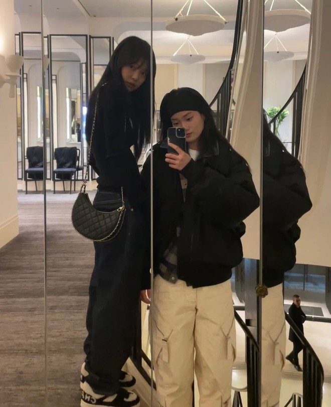 Đôi bạn thân gây bão tại show Jacquemus với cái chạm tay 3 giây, diễn xong là bật mood slay điên đảo- Ảnh 15.