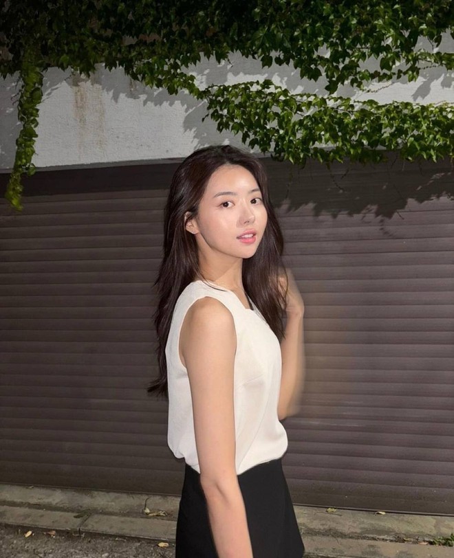 Gái xinh dính tin đồn hẹn hò với Kim Soo Hyun: Body cực bốc lửa, style tương đồng với Kim Ji Won- Ảnh 3.