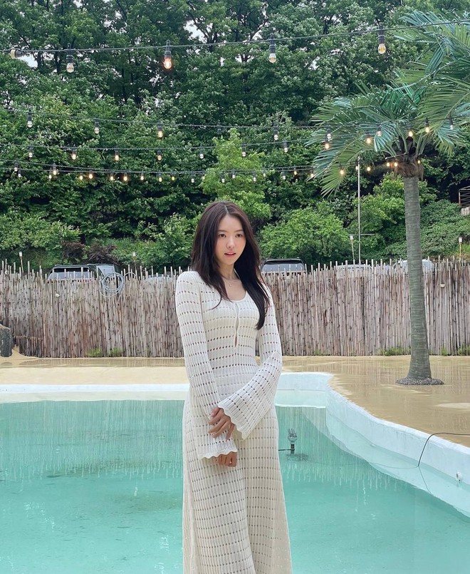 Gái xinh dính tin đồn hẹn hò với Kim Soo Hyun: Body cực bốc lửa, style tương đồng với Kim Ji Won- Ảnh 10.