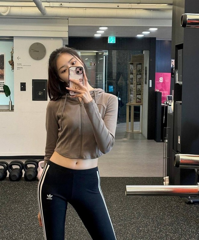 Gái xinh dính tin đồn hẹn hò với Kim Soo Hyun: Body cực bốc lửa, style tương đồng với Kim Ji Won- Ảnh 5.