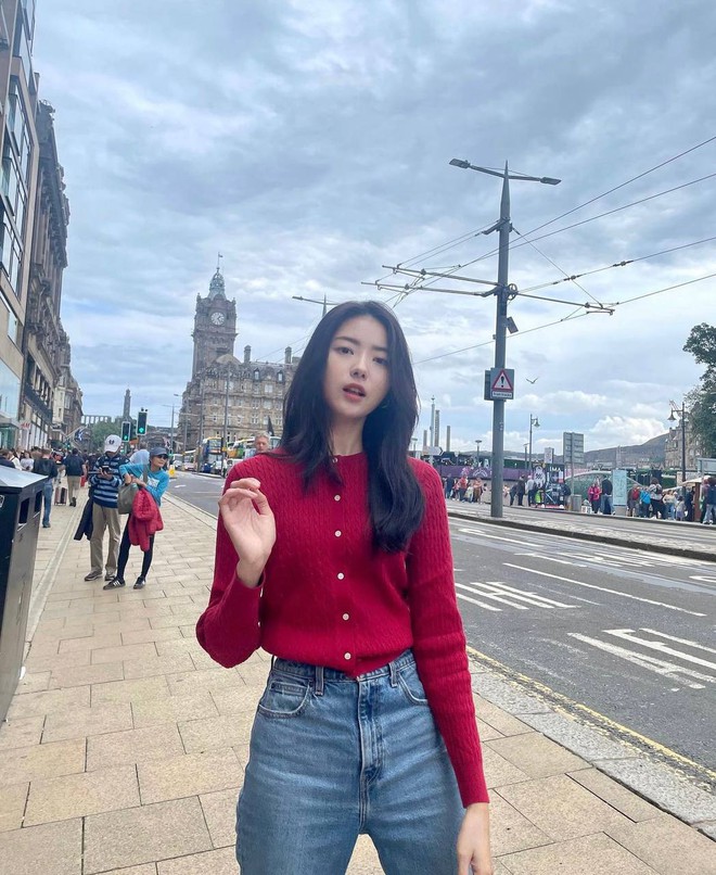 Gái xinh dính tin đồn hẹn hò với Kim Soo Hyun: Body cực bốc lửa, style tương đồng với Kim Ji Won- Ảnh 11.