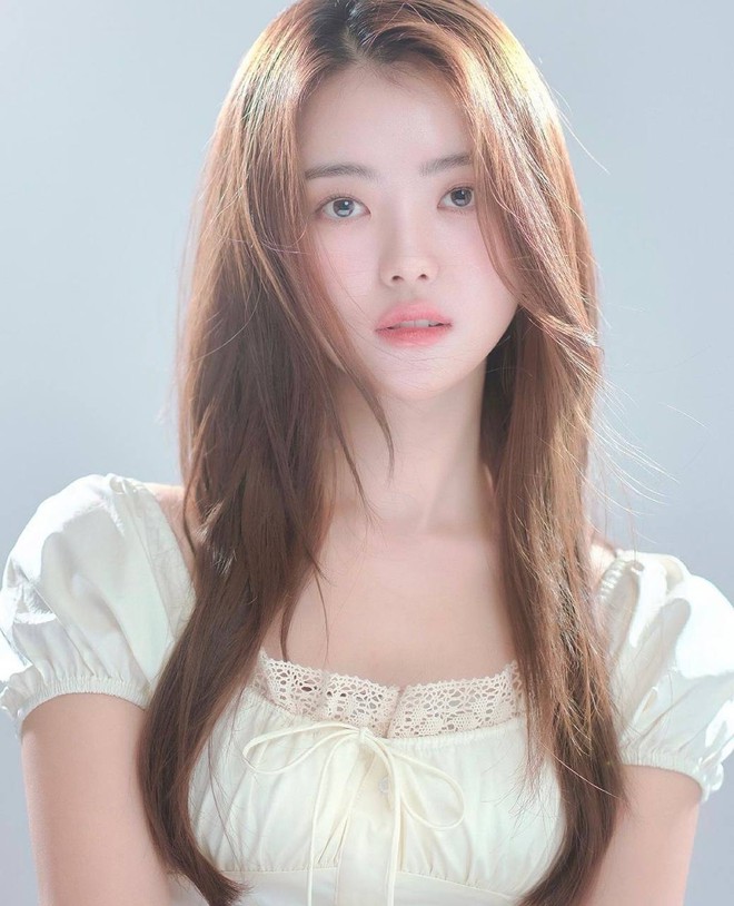 Gái xinh dính tin đồn hẹn hò với Kim Soo Hyun: Body cực bốc lửa, style tương đồng với Kim Ji Won- Ảnh 1.