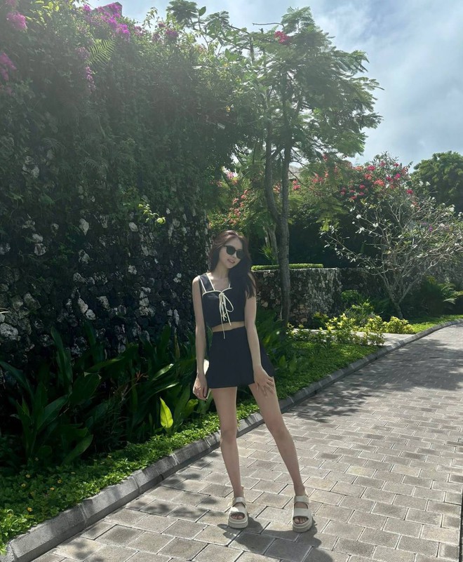 Gái xinh dính tin đồn hẹn hò với Kim Soo Hyun: Body cực bốc lửa, style tương đồng với Kim Ji Won- Ảnh 12.
