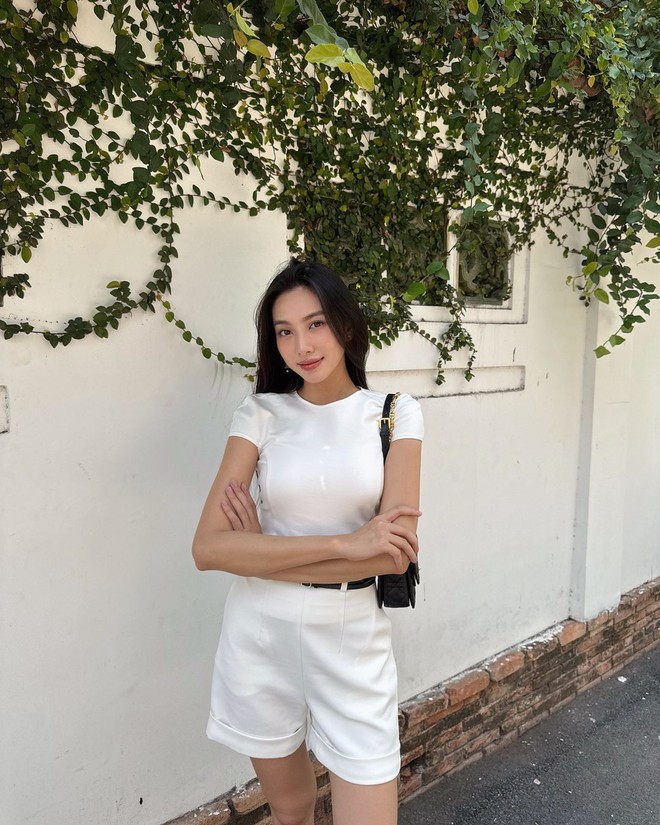 Tủ đồ đời thường của Thùy Tiên: Ngắm là say đắm!- Ảnh 6.