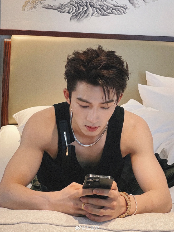 Phim ngôn tình hot nhất hiện nay sở hữu dàn diễn viên toàn "học bá", có người còn đỗ đại học năm 15 tuổi- Ảnh 6. Phim ngôn tình hot nhất hiện nay sở hữu dàn diễn viên toàn "học bá", có người còn đỗ đại học năm 15 tuổi- Ảnh 6.