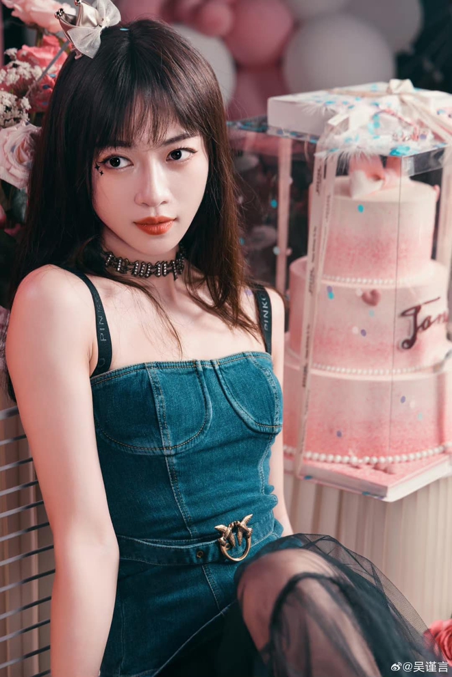 Phim ngôn tình hot nhất hiện nay sở hữu dàn diễn viên toàn "học bá", có người còn đỗ đại học năm 15 tuổi- Ảnh 10. Phim ngôn tình hot nhất hiện nay sở hữu dàn diễn viên toàn "học bá", có người còn đỗ đại học năm 15 tuổi- Ảnh 10.
