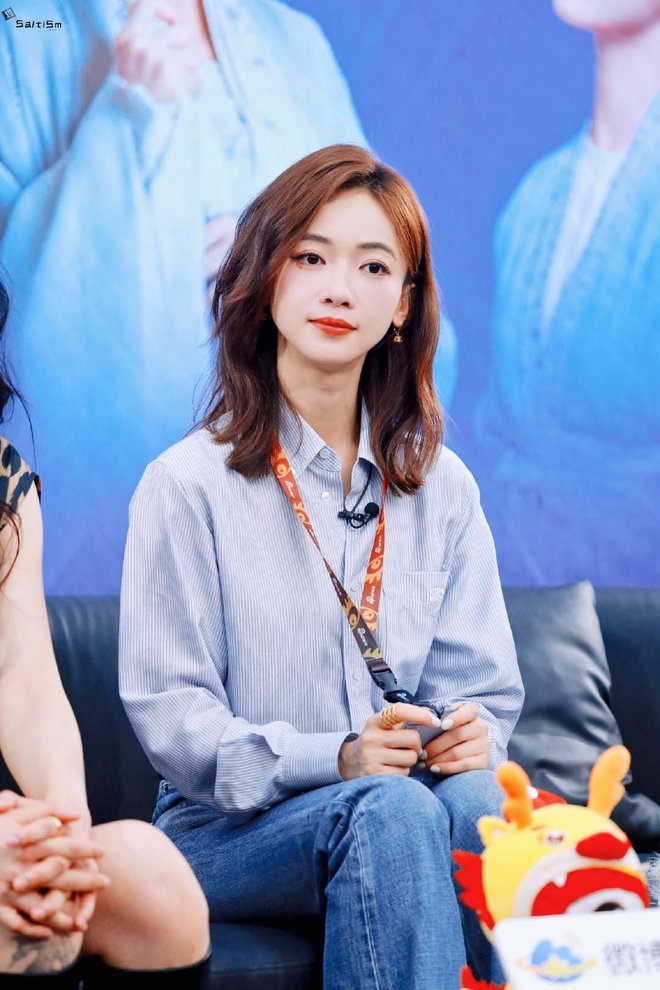 Phim ngôn tình hot nhất hiện nay sở hữu dàn diễn viên toàn "học bá", có người còn đỗ đại học năm 15 tuổi- Ảnh 11. Phim ngôn tình hot nhất hiện nay sở hữu dàn diễn viên toàn "học bá", có người còn đỗ đại học năm 15 tuổi- Ảnh 11.