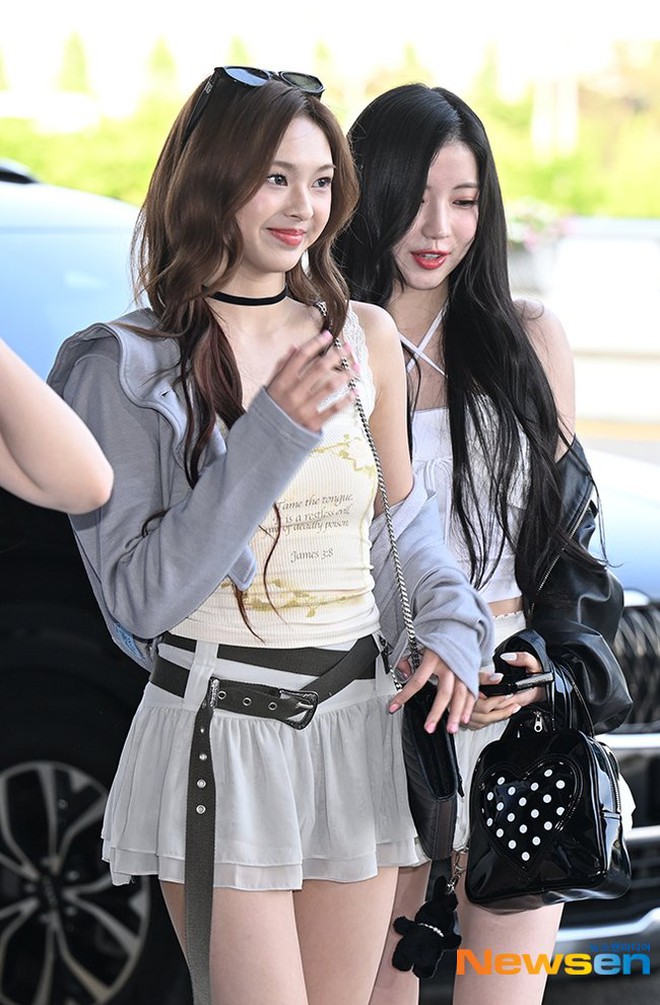 Nữ idol 2k9 khiến netizen đồng lòng cảm thán: Body 15 tuổi đã đỉnh thế này, vài năm nữa còn cháy đến cỡ nào nữa!- Ảnh 9. Nữ idol 2k9 khiến netizen đồng lòng cảm thán: Body 15 tuổi đã đỉnh thế này, vài năm nữa còn cháy đến cỡ nào nữa!- Ảnh 9.