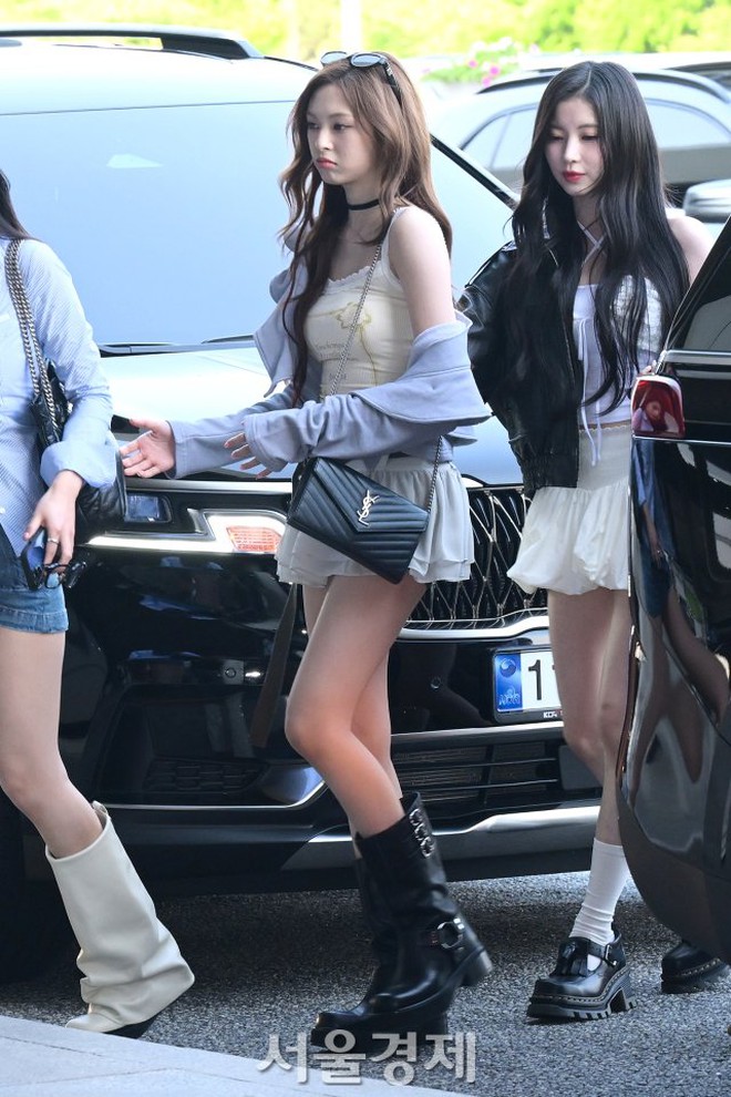 Nữ idol 2k9 khiến netizen đồng lòng cảm thán: Body 15 tuổi đã đỉnh thế này, vài năm nữa còn cháy đến cỡ nào nữa!- Ảnh 7. Nữ idol 2k9 khiến netizen đồng lòng cảm thán: Body 15 tuổi đã đỉnh thế này, vài năm nữa còn cháy đến cỡ nào nữa!- Ảnh 7.