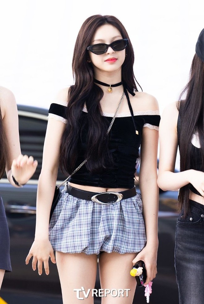Nữ idol 2k9 khiến netizen đồng lòng cảm thán: Body 15 tuổi đã đỉnh thế này, vài năm nữa còn cháy đến cỡ nào nữa!- Ảnh 2. Nữ idol 2k9 khiến netizen đồng lòng cảm thán: Body 15 tuổi đã đỉnh thế này, vài năm nữa còn cháy đến cỡ nào nữa!- Ảnh 2.