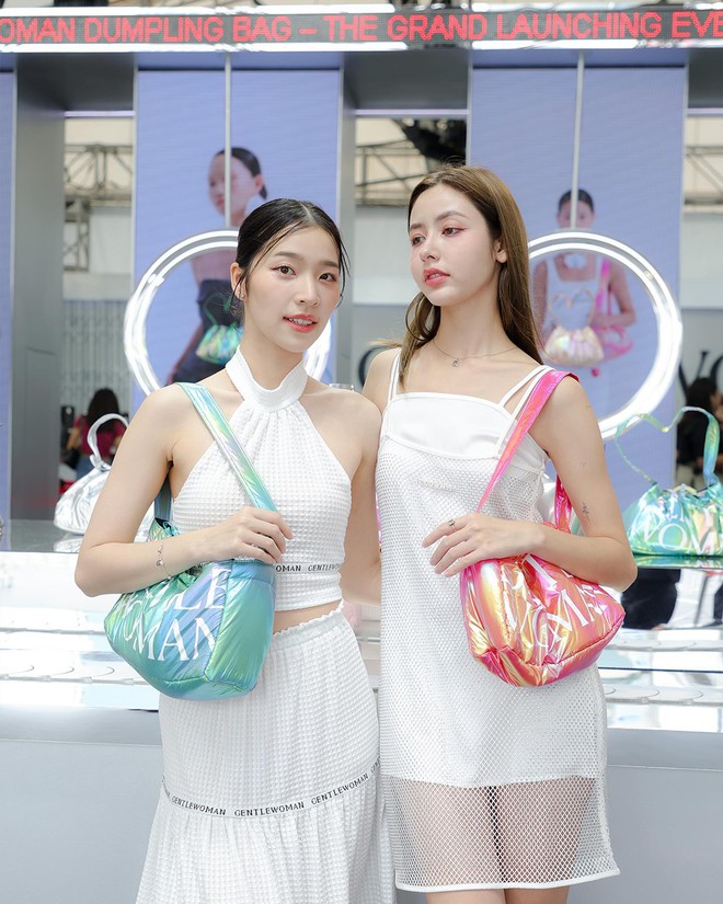 5 brand túi Thái Lan được gái xinh cưng hết nấc, ai còn chưa biết thì quá uổng- Ảnh 7. 5 brand túi Thái Lan được gái xinh cưng hết nấc, ai còn chưa biết thì quá uổng- Ảnh 7.