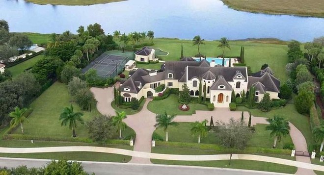 "Phú bà" ở biệt thự hơn 16.000m2, có cả BST xe sang, kiếm tiền siêu khủng nhưng vẫn xài đi xài lại đồ cũ- Ảnh 6.