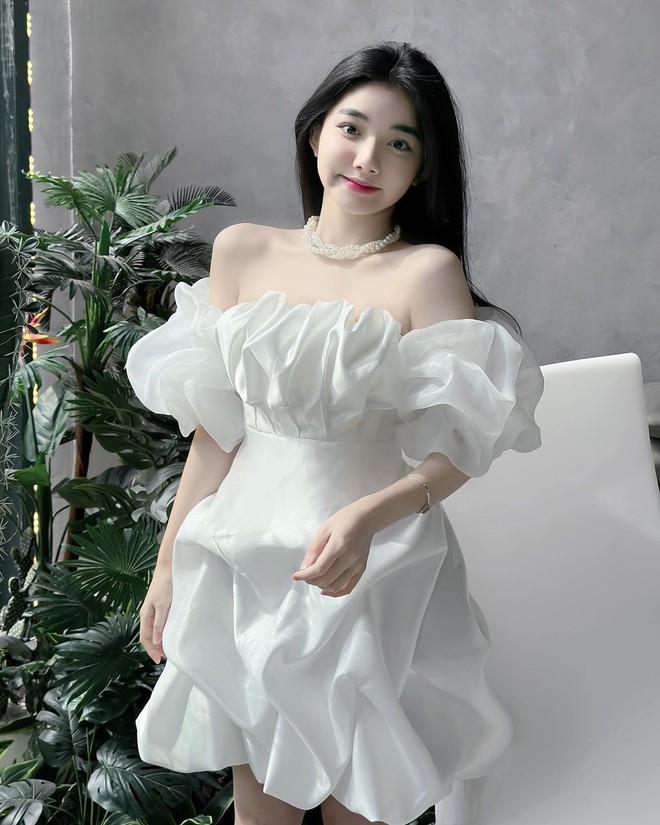 Style mùa hè của "tiên nữ mukbang" sở hữu 61 triệu like trên TikTok: Càng ngắm càng say đắm!- Ảnh 20. Style mùa hè của "tiên nữ mukbang" sở hữu 61 triệu like trên TikTok: Càng ngắm càng say đắm!- Ảnh 20.