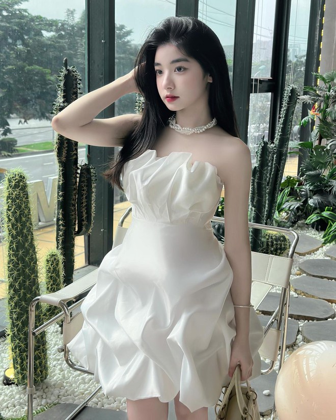 Style mùa hè của "tiên nữ mukbang" sở hữu 61 triệu like trên TikTok: Càng ngắm càng say đắm!- Ảnh 21. Style mùa hè của "tiên nữ mukbang" sở hữu 61 triệu like trên TikTok: Càng ngắm càng say đắm!- Ảnh 21.