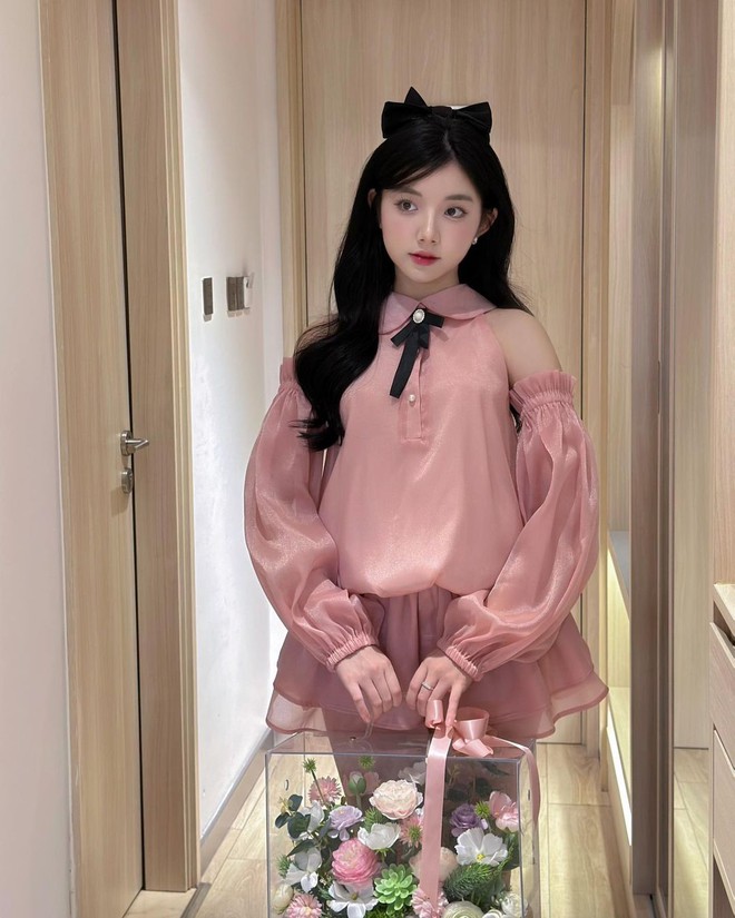 Style mùa hè của "tiên nữ mukbang" sở hữu 61 triệu like trên TikTok: Càng ngắm càng say đắm!- Ảnh 17. Style mùa hè của "tiên nữ mukbang" sở hữu 61 triệu like trên TikTok: Càng ngắm càng say đắm!- Ảnh 17.