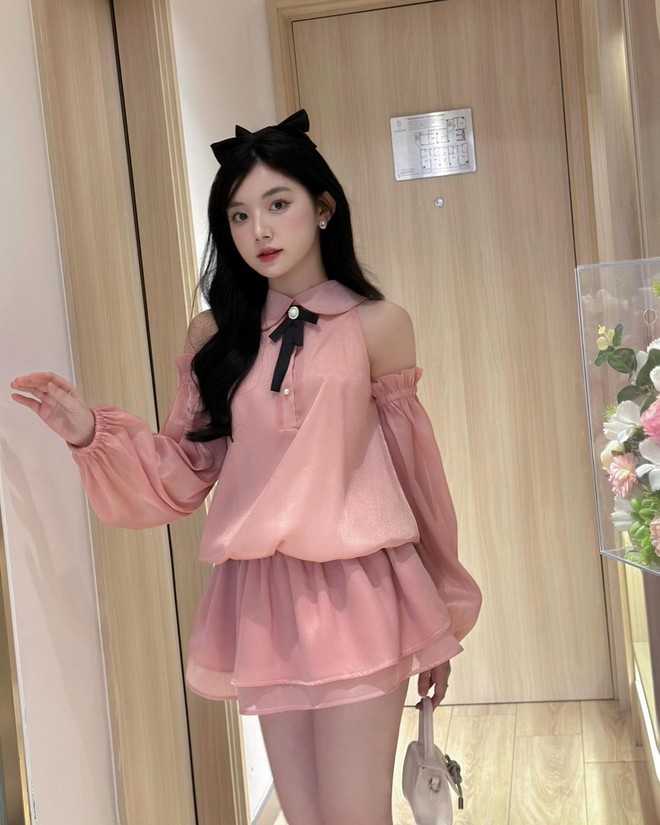 Style mùa hè của "tiên nữ mukbang" sở hữu 61 triệu like trên TikTok: Càng ngắm càng say đắm!- Ảnh 18. Style mùa hè của "tiên nữ mukbang" sở hữu 61 triệu like trên TikTok: Càng ngắm càng say đắm!- Ảnh 18.