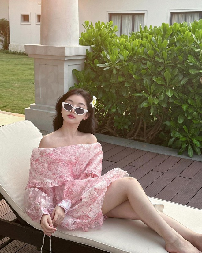 Style mùa hè của "tiên nữ mukbang" sở hữu 61 triệu like trên TikTok: Càng ngắm càng say đắm!- Ảnh 15. Style mùa hè của "tiên nữ mukbang" sở hữu 61 triệu like trên TikTok: Càng ngắm càng say đắm!- Ảnh 15.