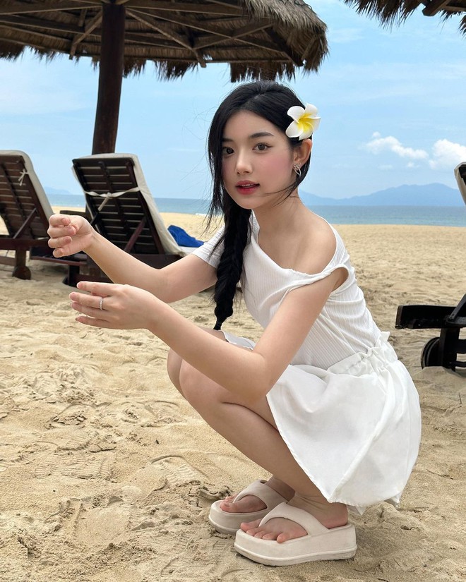Style mùa hè của "tiên nữ mukbang" sở hữu 61 triệu like trên TikTok: Càng ngắm càng say đắm!- Ảnh 10. Style mùa hè của "tiên nữ mukbang" sở hữu 61 triệu like trên TikTok: Càng ngắm càng say đắm!- Ảnh 10.