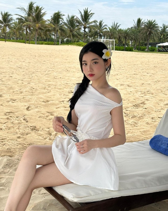 Style mùa hè của "tiên nữ mukbang" sở hữu 61 triệu like trên TikTok: Càng ngắm càng say đắm!- Ảnh 9. Style mùa hè của "tiên nữ mukbang" sở hữu 61 triệu like trên TikTok: Càng ngắm càng say đắm!- Ảnh 9.