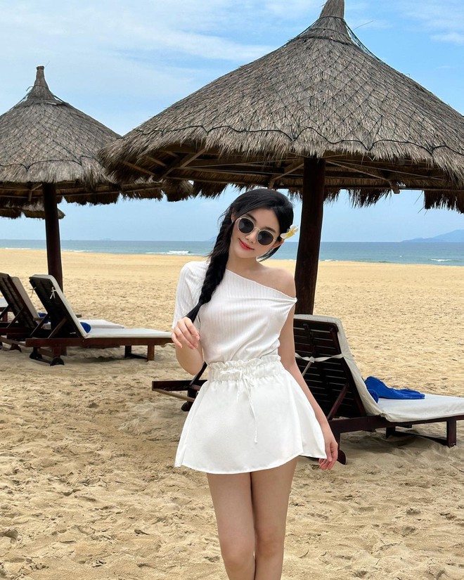Style mùa hè của "tiên nữ mukbang" sở hữu 61 triệu like trên TikTok: Càng ngắm càng say đắm!- Ảnh 8. Style mùa hè của "tiên nữ mukbang" sở hữu 61 triệu like trên TikTok: Càng ngắm càng say đắm!- Ảnh 8.