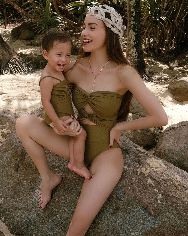 Hồ Ngọc Hà diện bikini: Mê cách mẹ 3 con "flex" body cực phẩm nóng hơn cả nắng hè- Ảnh 11.
