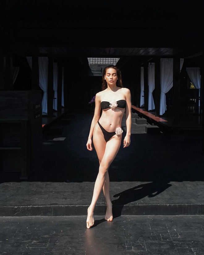 Hồ Ngọc Hà diện bikini: Mê cách mẹ 3 con "flex" body cực phẩm nóng hơn cả nắng hè- Ảnh 4.